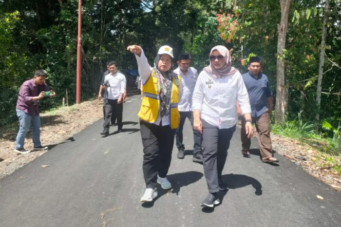 
					Wabup Atika : Jalan Simpang Pagur – Banjar Lancat Dibangun Bertahap, Dimulai 2024