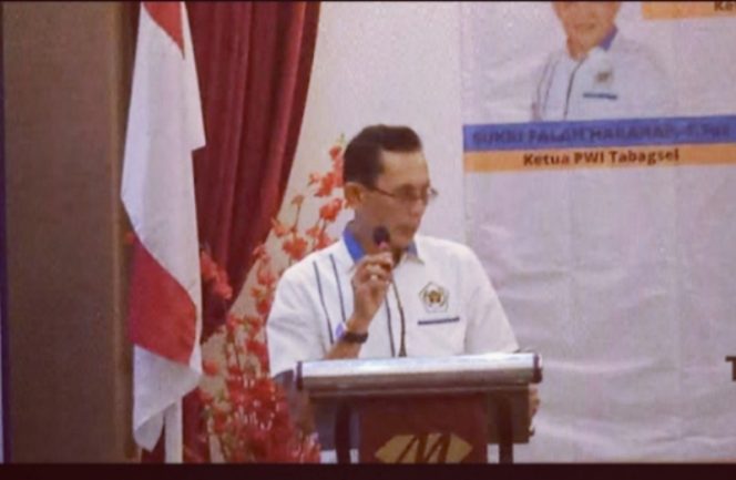 
					Ketua PWI Tabagsel Sesalkan Sikap Ketua Komisi B DPRD Tapsel “Usir” Wartawan Sedang Liput Berita