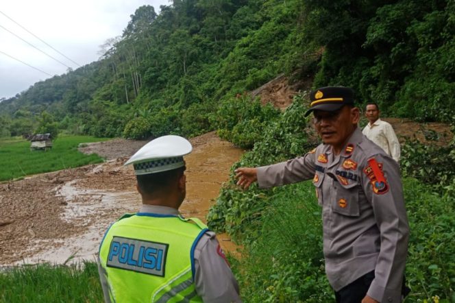 
					Tiga Unit Rumah Warga Rusak Diterjang Sungai Batang Pungkut di Ulu Pungkut