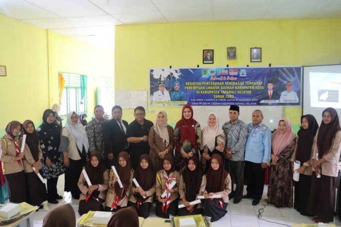 
					Ketua TP PKK Tapsel : Perempuan Harus Pandai Jaga Diri