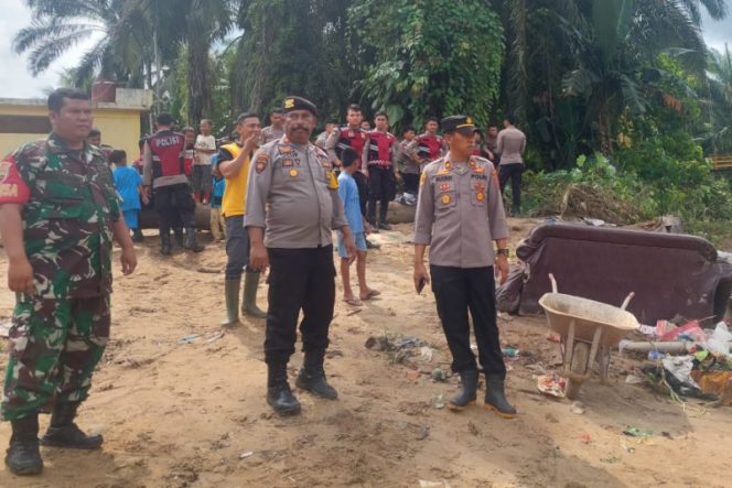 
					103 Rumah di 4 Desa Kecamatam Batang Lubu Sutam Terendam Banjir