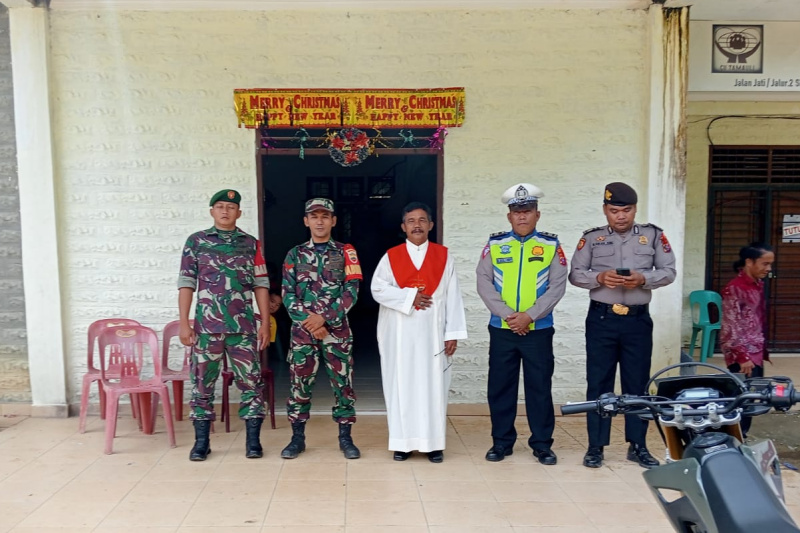 Pam Tni Polri Perayaan Natal Di Gereja Katolik Stasi Joan De