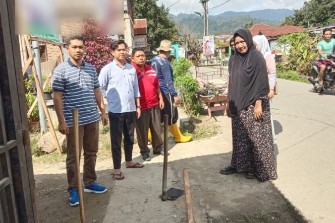 
					Camat Hutabargot Ajak Warga Gotong Royong Bersihkan Sanitasi Lingkungan Pemukiman