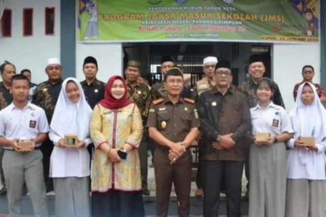 
					Program Jaksa Masuk Sekolah, Kejari Padangsidimpuan Kunjungi SMA Negeri 2