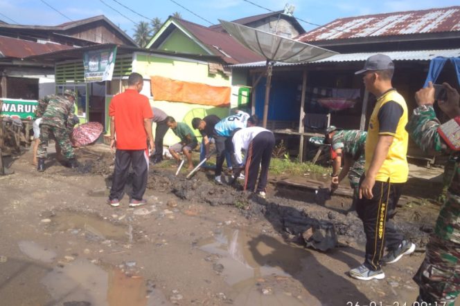
					Forkopincam Natal Laksanakan Kegiatan Gotong Royong Bersih Lingkungan di Desa Setia Karya