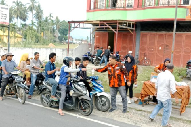 
					MPC PP Madina Bagikan 1000 Paket Takjil Ramadhan 1445 H Kepada Pengguna Jalan