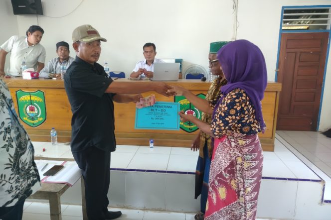 
					Pemdes Sundutan Tigo Salurkan BLT Kepada 115 KPM, Sumber DD 2024
