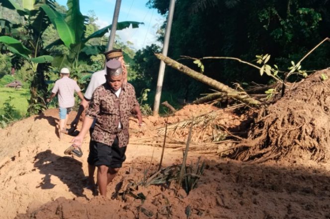 
					Jalan di Tambangan Kembali Longsor, Kadis PUPR Madina Segera Turunkan Alat Berat