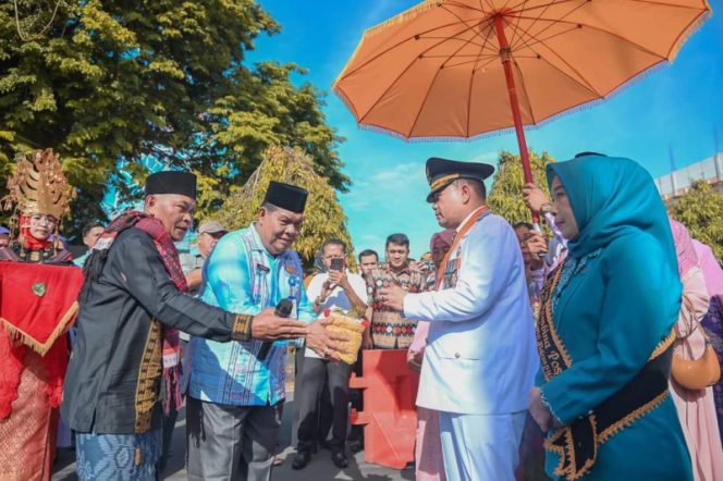 
					Kedatangan Pj. Walikota H. Timur Tumanggor Disambut Dengan Acara Adat Angkola