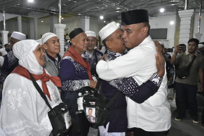 
					Bupati Madina Sambut Kepulangan 357 Jamaah Haji di Mesjid Agung Nur Ala Nur