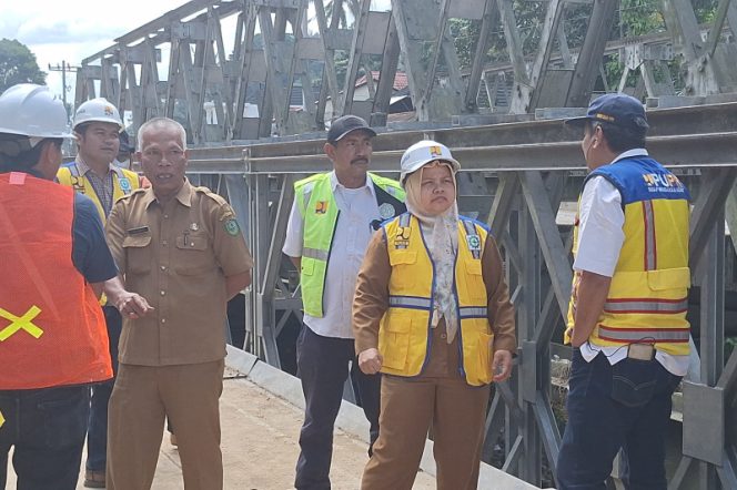 
					Kadis PUPR Hadiri Ujicoba Trial Jembatan Aek Cubadak Dengan PPK 2.3 BBPJN Sumut