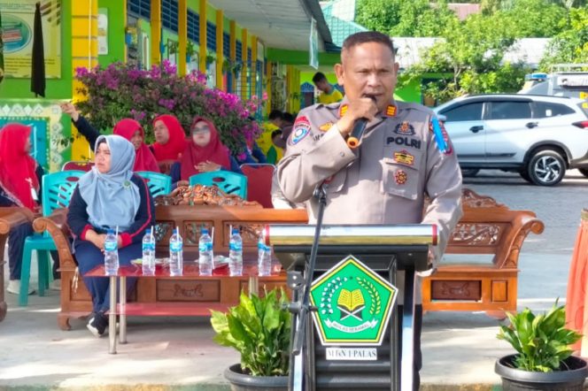 
					Kasat Binmas Polres Palas Beri Penyuluhan di Sekolah MTSN 1