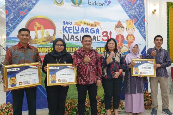 
					Tapsel Terima Tujuh Penghargaan Pada Harganas Ke-31 Sumut