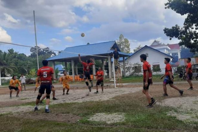 
					Semarak HUT RI 2024, Camat Siabu Buka Kompetisi Volley Ball Antar Desa