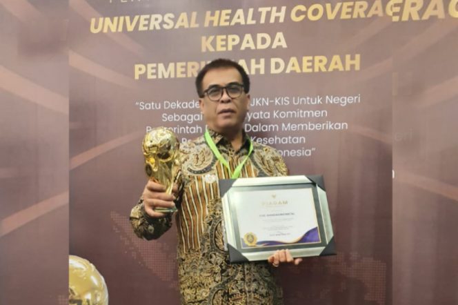 
					Bupati Madina Terima Penghargaan UHC Award 2024 di Jakarta