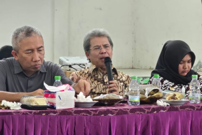 
					Prof. Todung M. Lubis Ajak Poktan Manfatkan Perhutanan Sosial Dengan Tanaman Stevia
