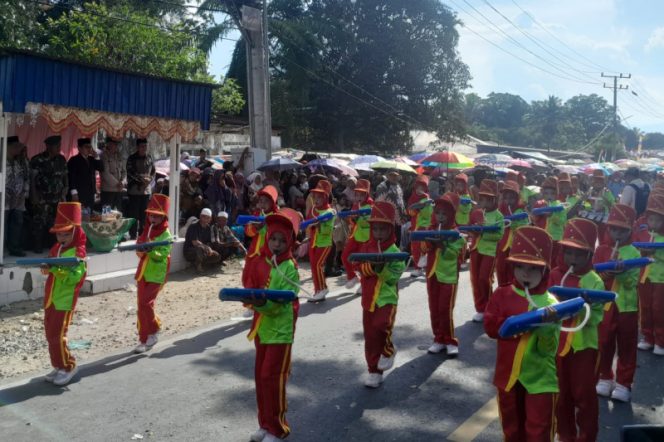 
					Ribuan Warga Saksikan Karnaval 17an di Kecamatan Siabu