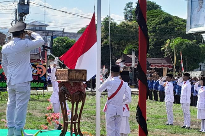 
					Upacara Pengibaran Bendera HUT RI Ke 79 di Panyabungan Berlangsung Khidmat