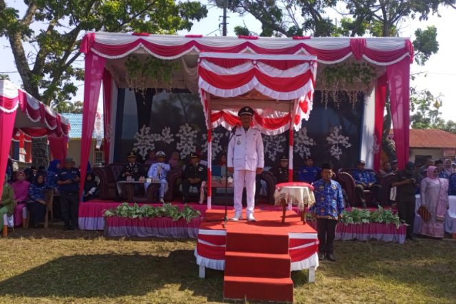 
					Upacara Pengibaran Bendera HUT RI Ke 79 di Lapangan Merdeka Natal Khidmat