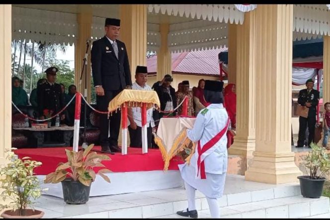 
					Camat Ulu Sosa Irup Pengibaran Bendera HUT Kemerdekaan RI Ke 79