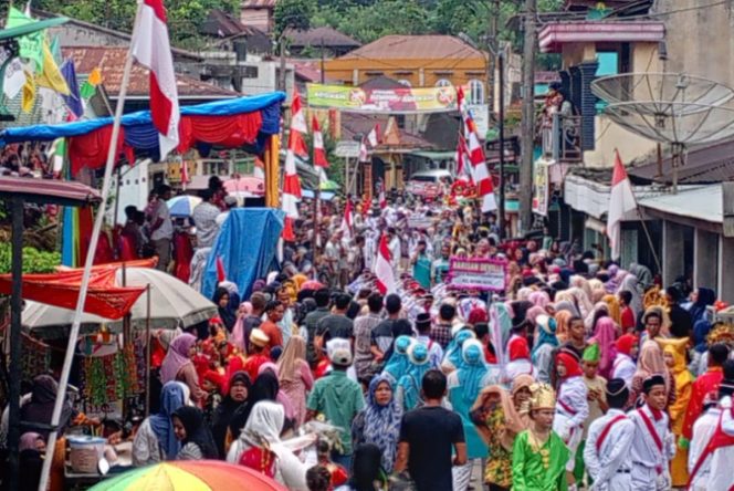 
					Semarak HUTRI Ke 79 di Rayon Muara Parlampungan Meriah