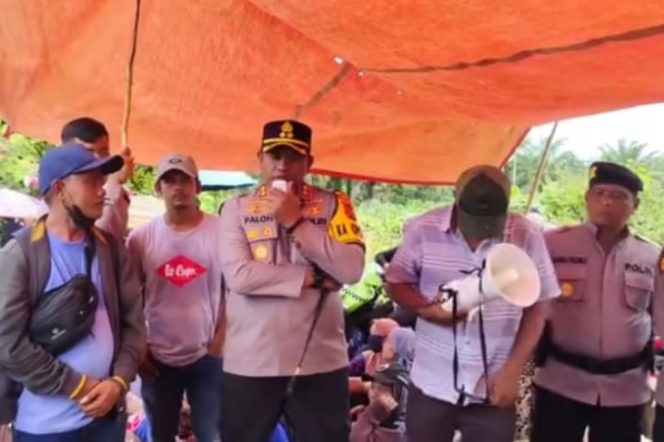 
					Kapolres Madina Pantau Unjuk Rasa KUD Rimbo Tuo di TBS Patiluban Mudik