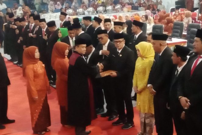 
					40 Anggota DPRD Madina Dilantik, Pimpinan Sementara Erwin E. Lubis Partai Gerindra