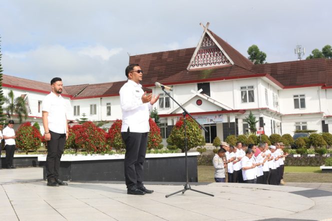 
					Hari Pertama Bertugas, Plt. Bupati Tapsel Pimpin Apel Pagi Gabungan