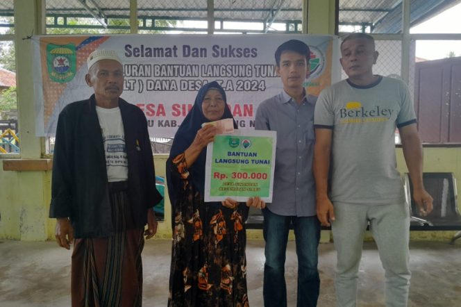 
					Pemdes Bagikan BLT Untuk 46 KPM di Balai Desa Sinonoan