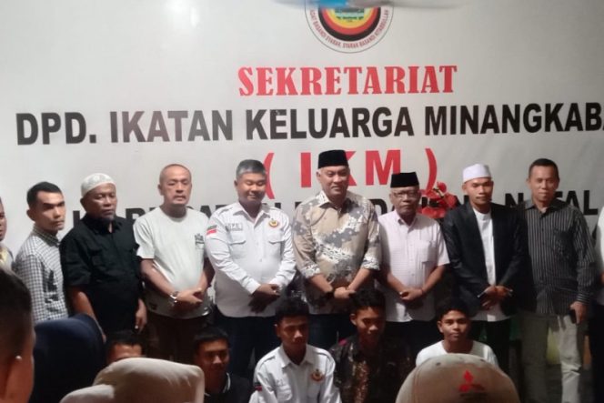 
					Cabup Madina Harun Mustafa Bersilaturahmi Dengan Ikatan Keluarga Minang