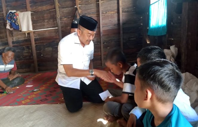 
					Saipullah Santuni Anak Yatim di Lima Desa di Sihepeng