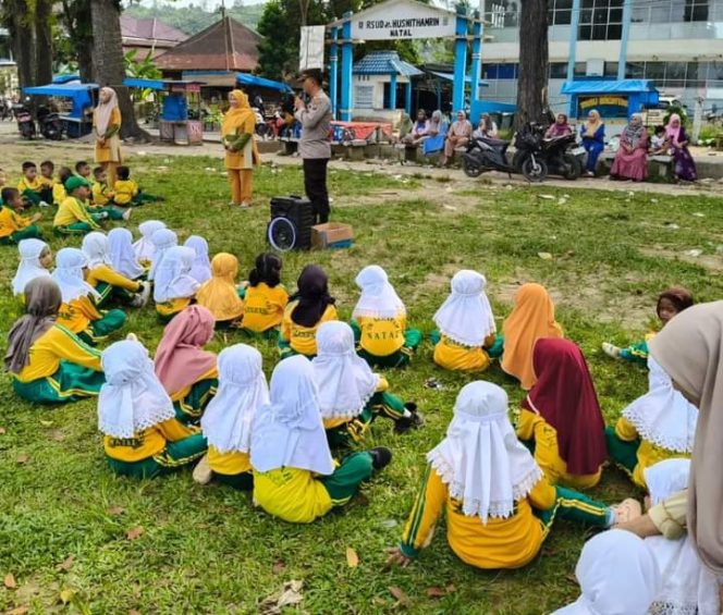 
					Kapolsek Natal Beri Arahan Dan Bimbingan Kepada Murid TK ABA Natal.