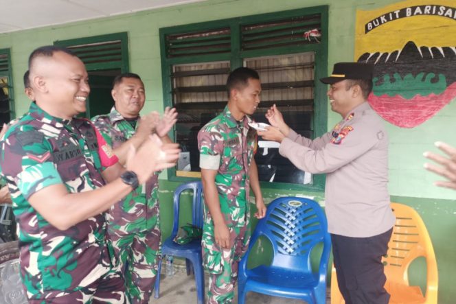 
					HUT TNI Ke 79, Kapolsek MBG Ucapkan Selamat Ke Babinsa Pos Tabuyung Koramil 17 Natal