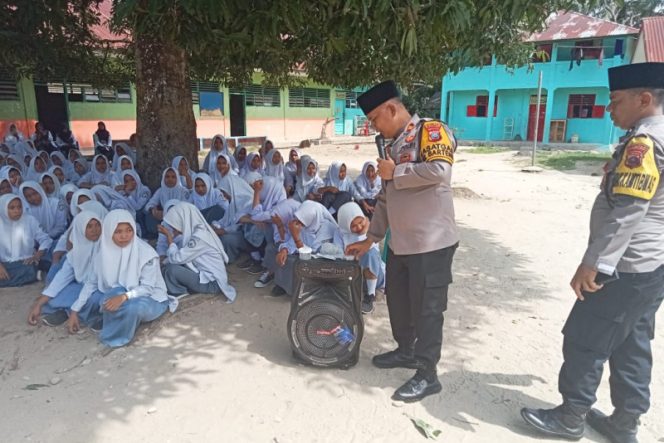 
					Kapolsek Barteng “Goes to School” Ke Ponpes Robitotul Istiqomah