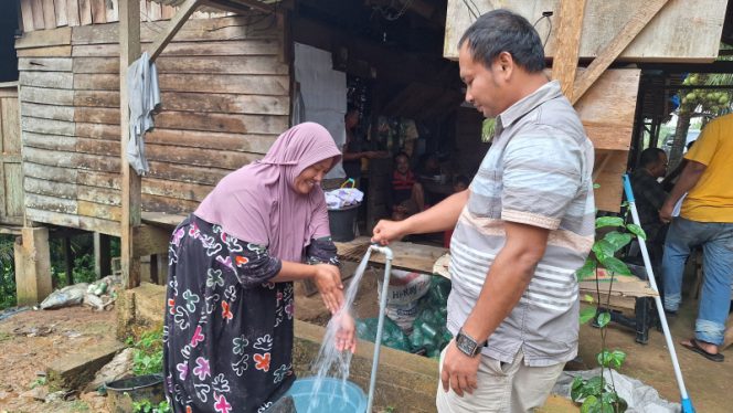 
					Air Bersih di Simpang Durian Telah Mengalir, Warga Ucapkan Terimakasih Ke Pemkab Madina