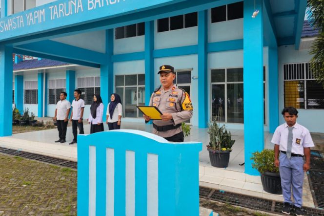 
					Cegah Kenakalan Remaja, Polsek Barumun Tengah Police Go To School Di SMK Taruna Yapim