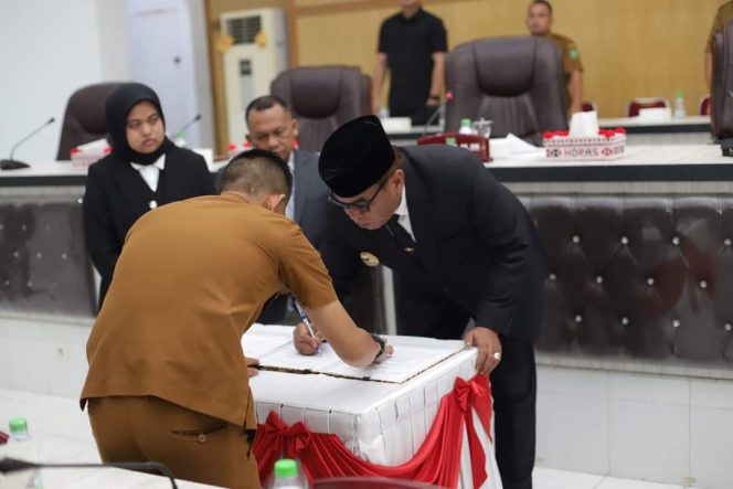 
					Bupati Madina Tandatangani Nota Kesepakatan KUA-PPAS APBD 2025