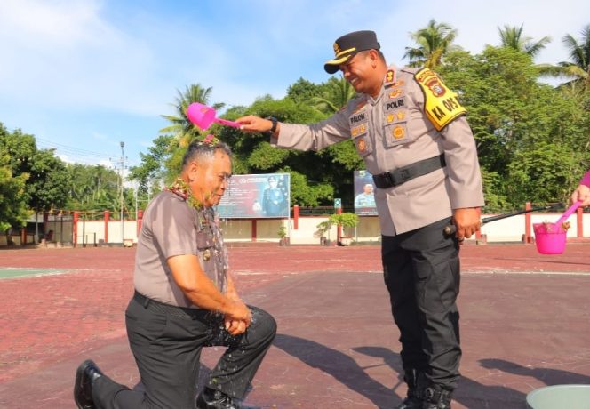 
					Kapolsek Siabu Naik Pangkat dari AKP ke Kompol