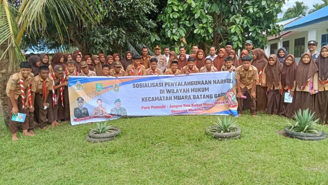 
					Forkopimcam MBG Sosialisasikan Bahaya Narkoba di SMP Negeri 4 Manuncang