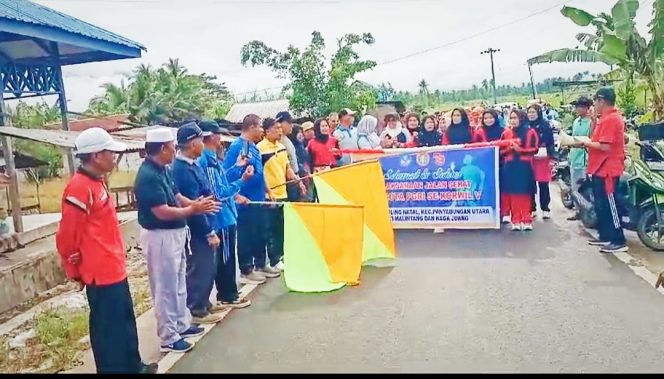 
					HUT PGRI Ke – 79, Ratusan Guru Se – Korwil V Dinas Pendidikan Madina Gelar Jalan Sehat