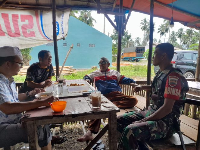 
					Babinsa Koramil 12 Siabu Gelar Kemsos di Desa Sinonoan dan Pintu Padang Jae