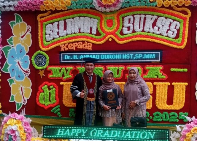 
					Kadis Kominfo Madina Selesaikan Wisuda Doktor/S3 di UMSU Medan