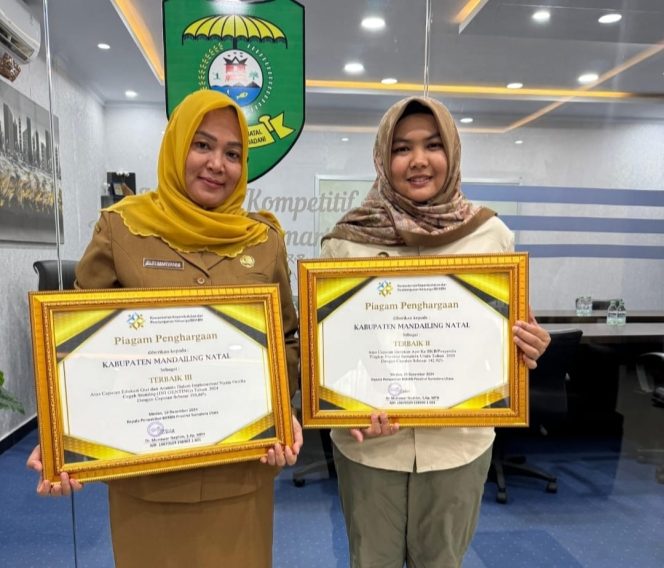 
					DPPKB Madina Dapat Anugerah Penghargaan dari BKKBN Sumut, Wabup Atika : Bukti Kerja Nyata