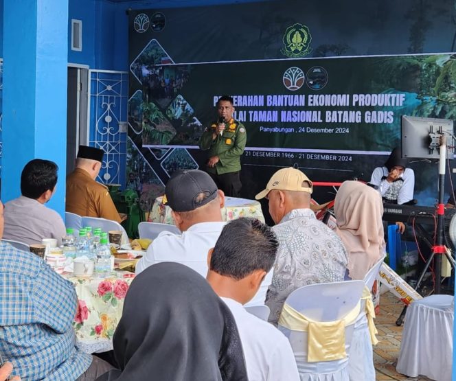 
					Peringati HUT Polhut Ke-58, Balai TNBG Salurkan Bantuan Ekonomi Produktif