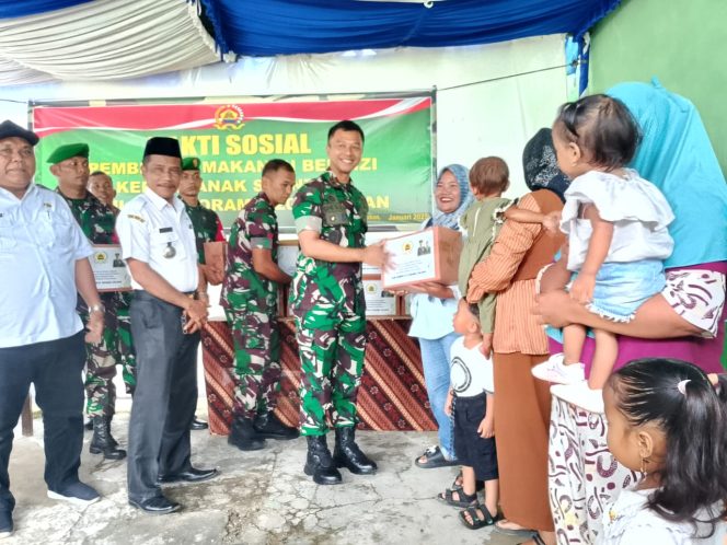 
					Kungker ke Batahan, Dandim 0212/TS Serahkan Bantuan Makanan Bergizi Untuk Anak Stunting