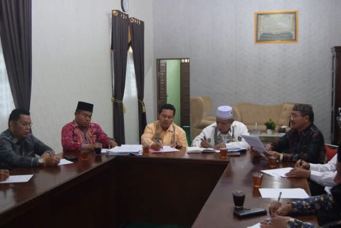 
					Kakan Kemenag Pimpin Rapat Penentuan Besaran Zakat Fitrah dan Fidiyah Wilayah Kota Padangsidimpuan