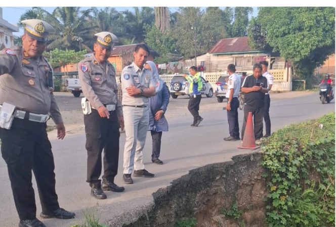 
					Tim Survei Kesiapan Prasarana Jalur Mudik Angkutan Idul Fitri 1446 H Temukan 8 Titik Jalan Rusak Di Palas