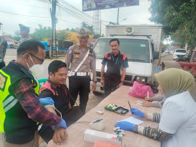 
					Satlantas Dan Dakkes Polres Palas Adakan Tes Urine kepada Pengemudi