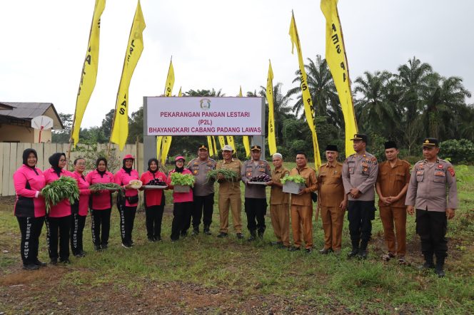
					Polres Padang Lawas Dukung Ketahanan Pangan, Ikuti Launching Serentak Program P2L