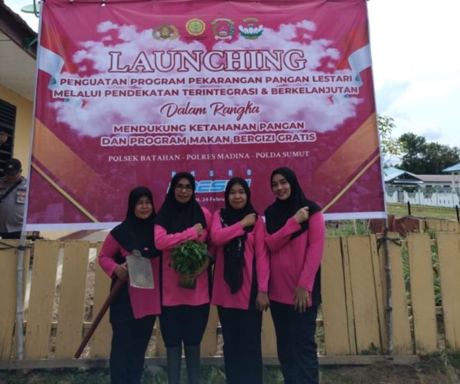 
					Dalam Rangka Mendukung Ketapang dan Program MBG, Plh Polsek Batahan Tanam Cabe dan Pelihara Lele